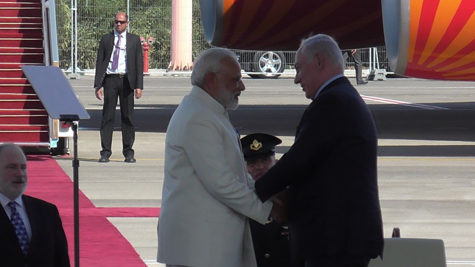 Премьер-министр Нетаниягу приветствовал премьер-министра Индии Моди по прибытии в Израиль