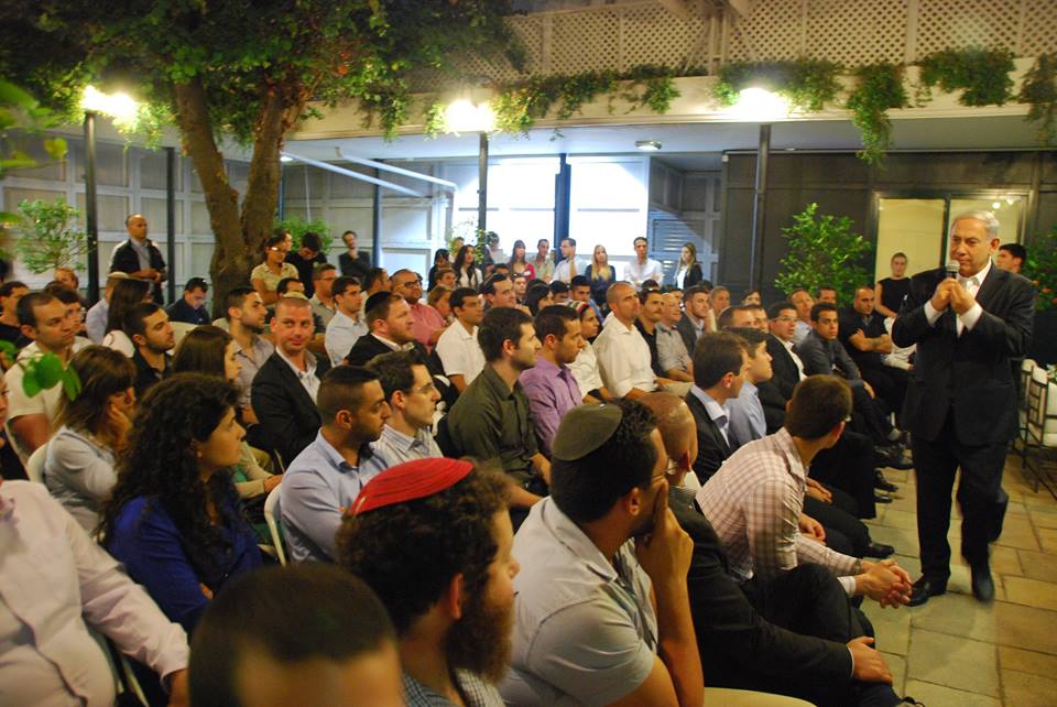 רה''מ נתניהו נפגש אמש עם צעירי הליכוד מרחבי הארץ במעונו הרשמי בירושלים